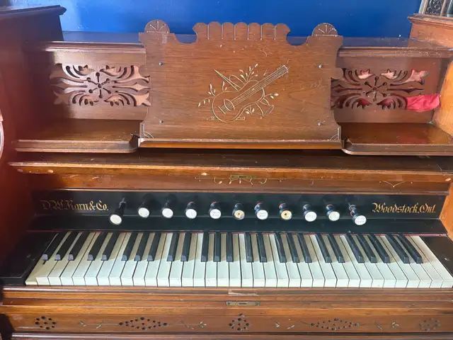 Antique Red-Pump Organ made in Woodstock ON - Photo 8