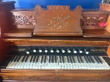 Antique Red-Pump Organ made in Woodstock ON - Photo 8
