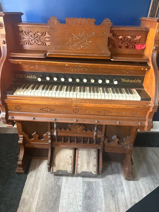 Antique Red-Pump Organ made in Woodstock ON - Photo 9