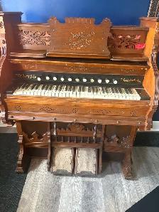 Antique Red-Pump Organ made in Woodstock ON - Photo 9