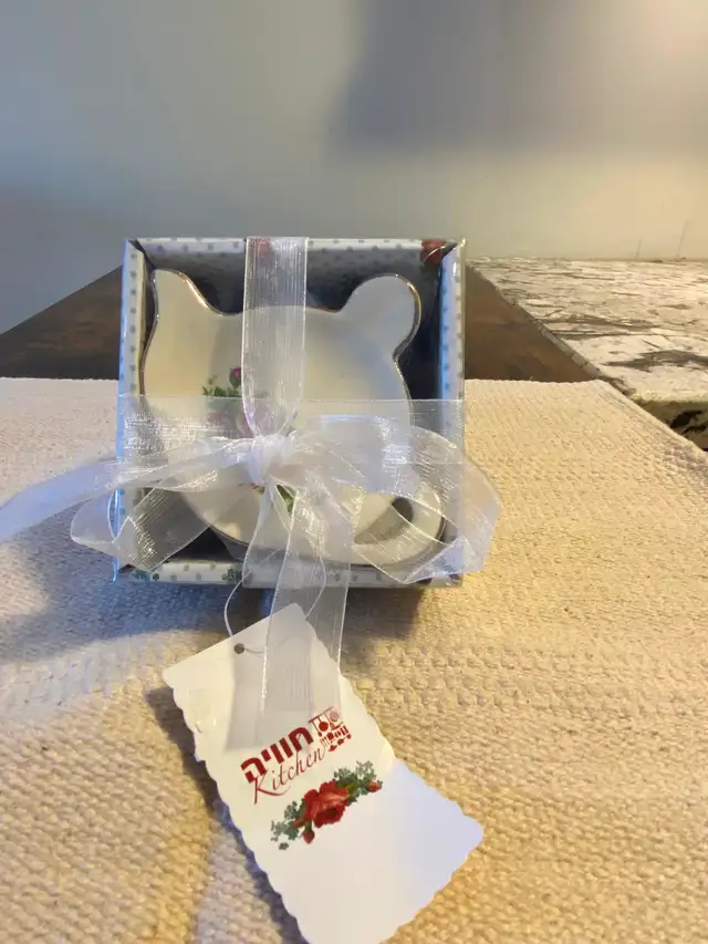 Teapot-Shaped Ceramic Spoon/Tea Bag Rest Dish