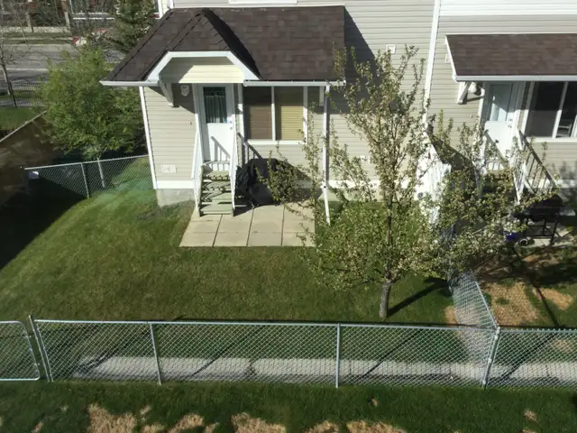 Watching the sunset from a cozy room , 5 mins walk to LRT - Photo 2