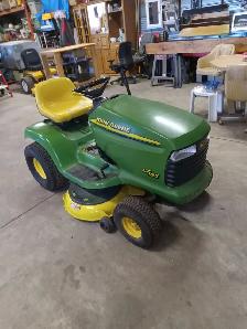 JOHN DEERE LAWNMOWER