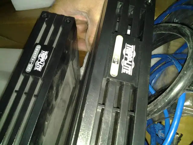 Tripp-Lite SmartPro UPS Smart500RT1U 300W 500VA  200  apc ups 1k