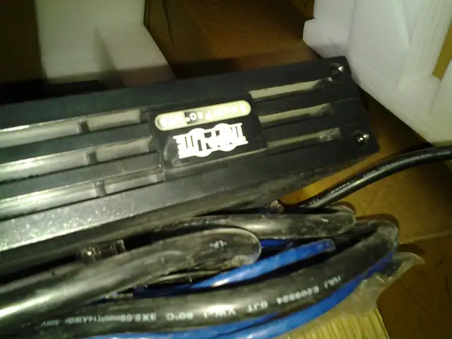 Tripp-Lite SmartPro UPS Smart500RT1U 300W 500VA  200  apc ups 1k - Photo 2