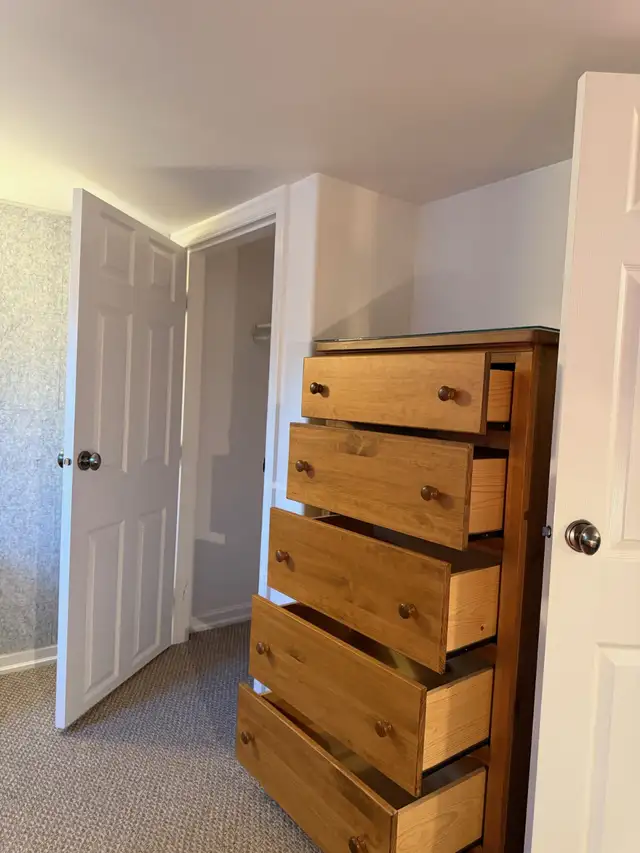 Room for rent May 1st (All utilities are included) - Photo 3
