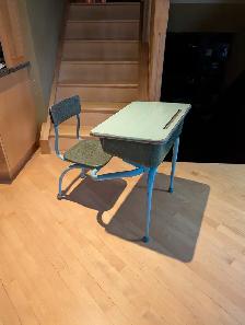 Adorable Green Children’s School Desk