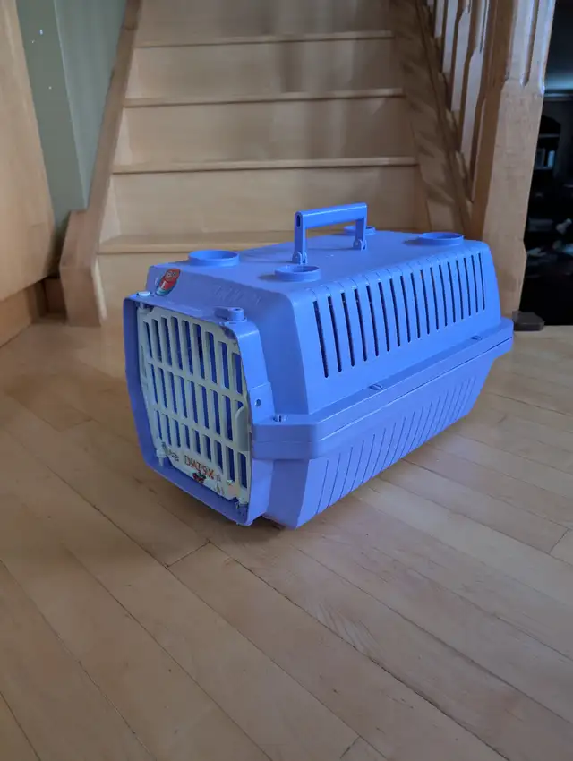 Voyageur Model 100 Small Purple Pet Carrier