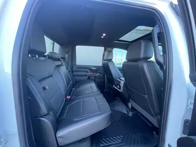 2022 Chevrolet SILVERADO 2500HD High Country/6.6L GAS/NAVI/CAM/L - Photo 11