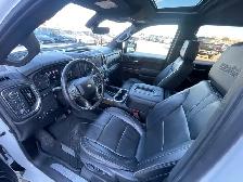 2022 Chevrolet SILVERADO 2500HD High Country/6.6L GAS/NAVI/CAM/L - Photo 14