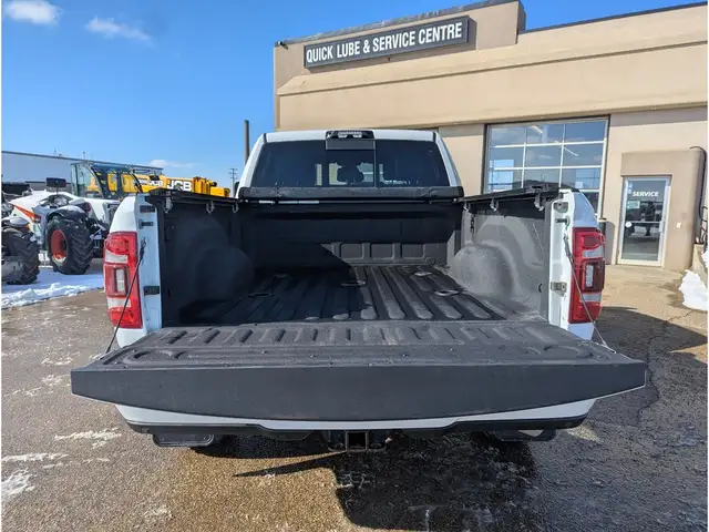 2024 Ram 3500 Longhorn 6.7L/Touchscreen Nav/Sunroof/Cam - Photo 11