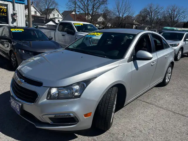 2016 Chevrolet Cruze LT, Back-Up Camera, - Photo 2