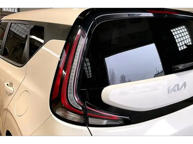 2023 Kia Soul LEATHER | NAV | SUNROOF | BLIND SPOT - Photo 9