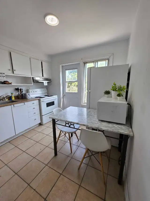 ROOM RENTALS/FURNISHED BEDROOMS FOR RENT/CHAMBRE MEUBLÉE A LOUER - Photo 10