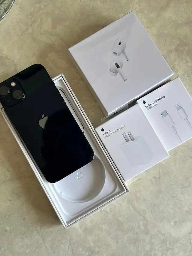 iPhone 13 256gb Airpods/Adapter/Delivery