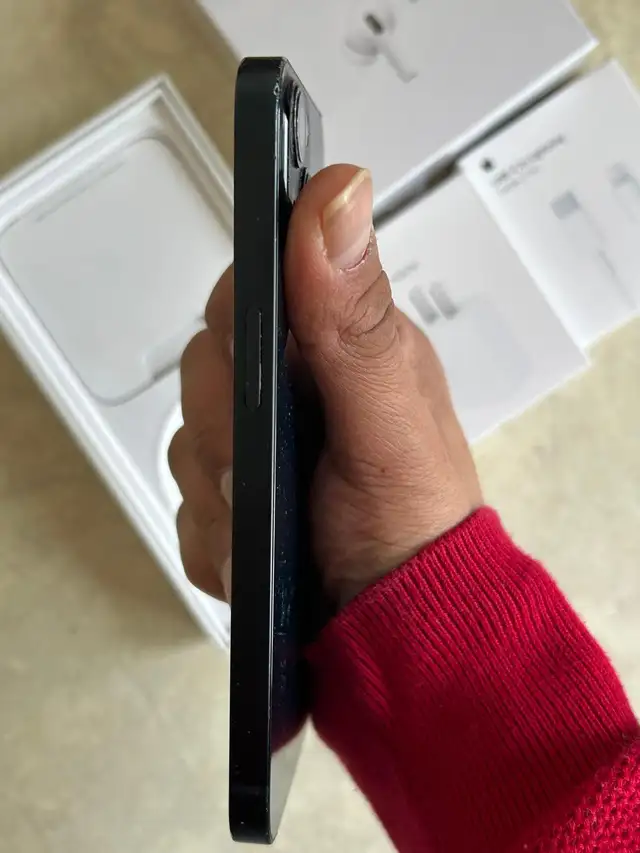 iPhone 13 256gb Airpods/Adapter/Delivery - Photo 3