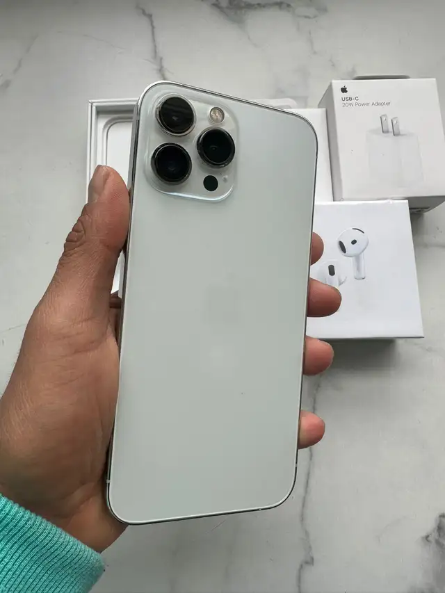 iPhone 13 Pro Max 128GB AirPods & Fast Charger - Photo 2