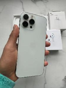 iPhone 13 Pro Max 128GB AirPods & Fast Charger - Photo 2