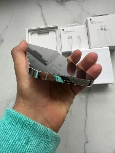 iPhone 13 Pro Max 128GB AirPods & Fast Charger - Photo 5