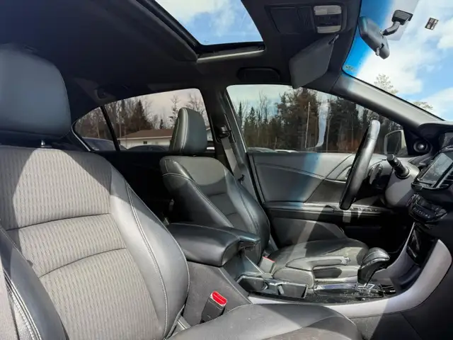 2017 HONDA ACCORD SPORT | LOW KM | SUPER CLEAN - Photo 9