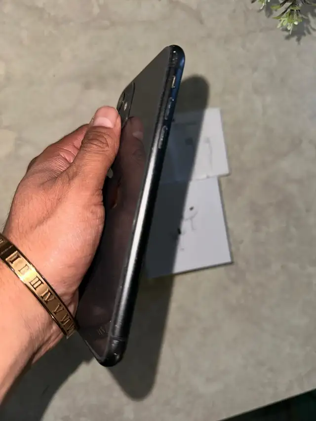 IPHONE 11 64GB Airpods Pkg/Delivery - Photo 4