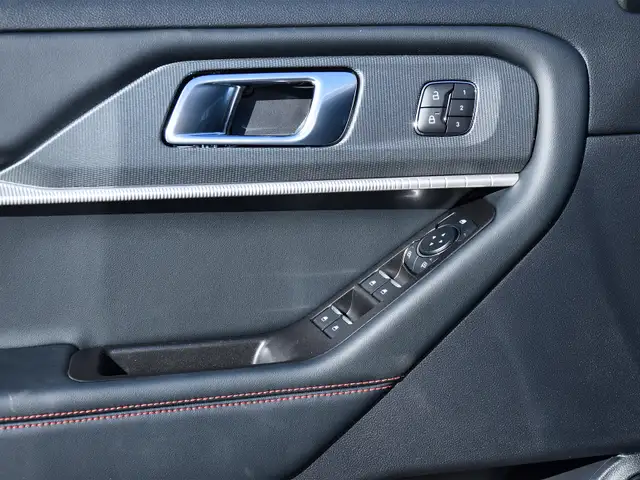 2026 Ford Explorer ST-Line - Photo 12