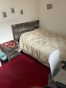 Room For Rent In Newmarket close to Southlake Hospital - Photo 3