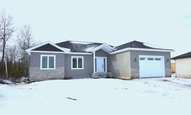 Shediac - 47 Robert - Walk-out basem, 5 bds, 3 baths Full He Pum