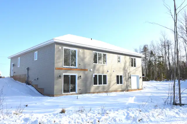 Shediac - 47 Robert - Walk-out basem, 5 bds, 3 baths Full He Pum - Photo 2