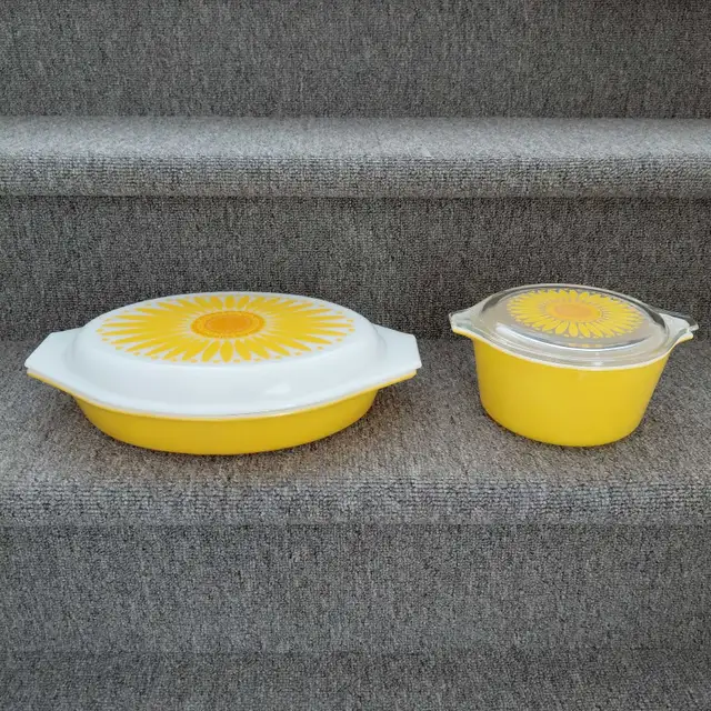 2 cocottes vintage tournesol Daisy Sunflower Pyrex 1 & 1,5 litre