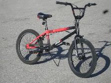 LIKE NEW BOY'S 20' HYPER SPINNER PRO MODEL STUNT BMX BIKE! - Photo 2