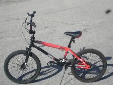 LIKE NEW BOY'S 20' HYPER SPINNER PRO MODEL STUNT BMX BIKE! - Photo 3