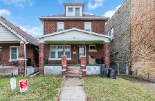 69Shepherd, Windsor. Big6Bed 3Bath Brick 2StoreyHome with Garage