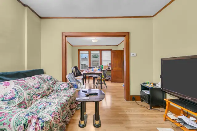 69Shepherd, Windsor. Big6Bed 3Bath Brick 2StoreyHome with Garage - Photo 3