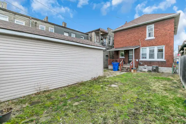 69Shepherd, Windsor. Big6Bed 3Bath Brick 2StoreyHome with Garage - Photo 10