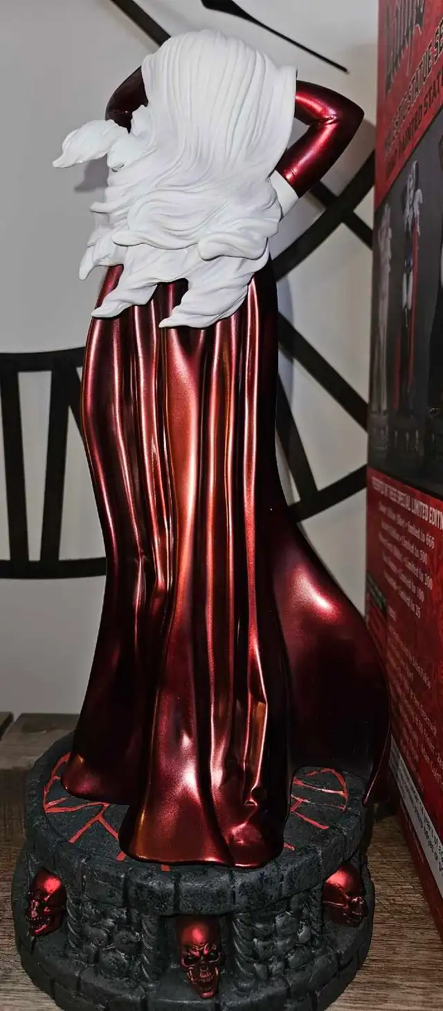 Lady Death Majestic Statue Series (Scarlet Edition) - Photo 2