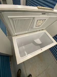WHITE COMPACT CHEST FREEZER - Photo 7