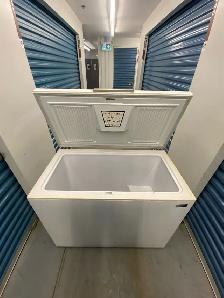 WHITE COMPACT CHEST FREEZER - Photo 8