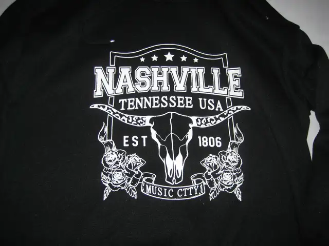 Black Nashville Tenn. hoodie, medium - Photo 3