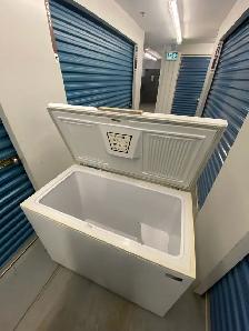 WHITE COMPACT FREEZER - Photo 6