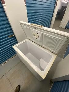 WHITE COMPACT FREEZER - Photo 8