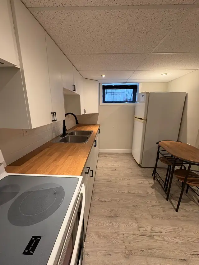 MOOSE JAW FURNISHED SUITE RENTAL - Photo 6