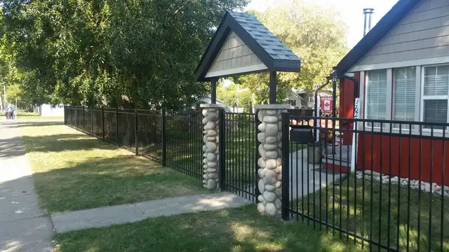 Fence/deck.Built to last. - Photo 6
