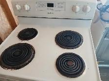 Amana Oven, Excellent Condition, White, like new, $ 100 cash - Photo 2