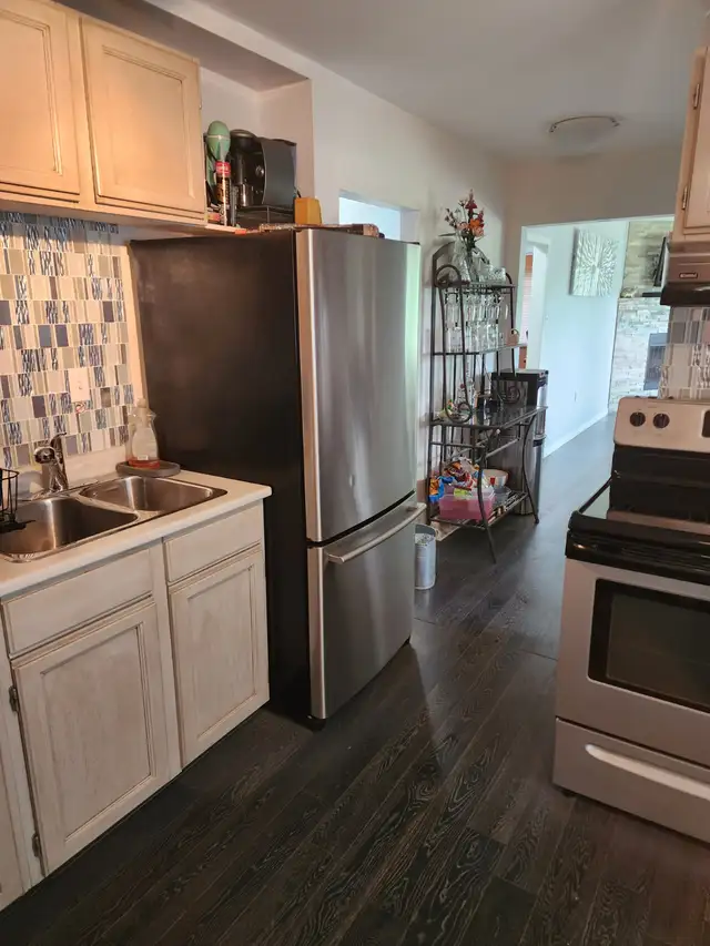 Fully Furnished Country Living- 3 Bedroom House on 8 acres - Photo 6