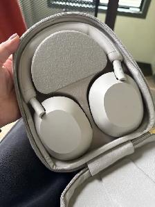 Sony WH-1000XM5 - Noise Cancelling - Like New