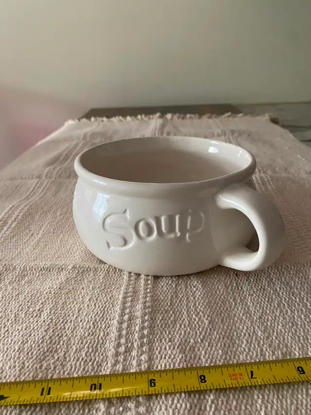 Large White Ceramic Soup Tureen with Lid and bowls - Photo 6