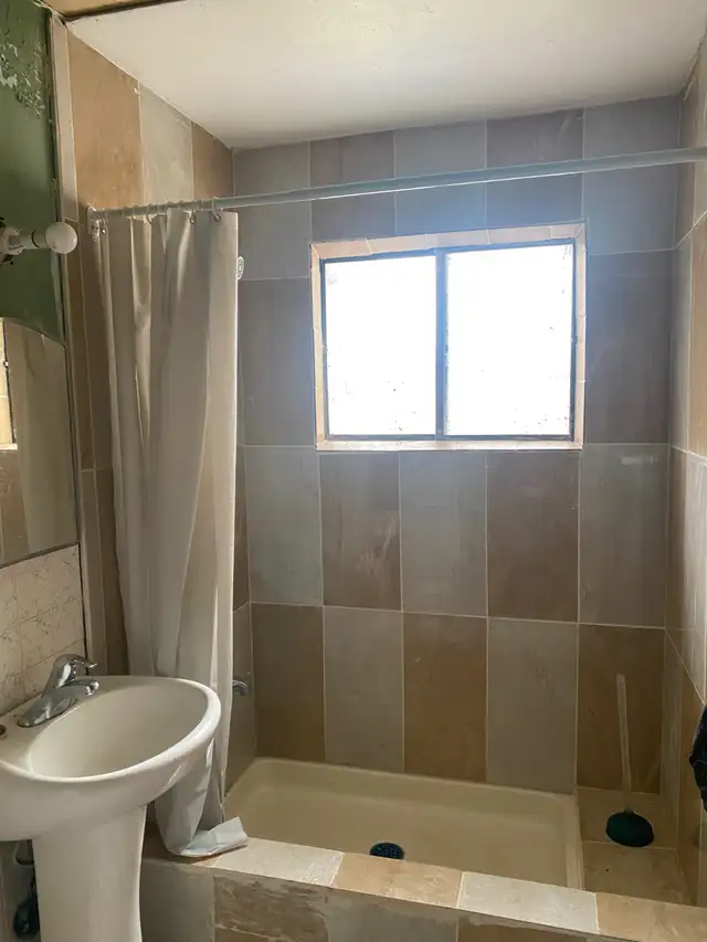 $400 Sharing  room for male student - Photo 3