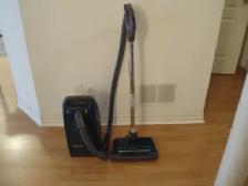 KENMORE  VACUUM  - EXCELLENT CONDITION