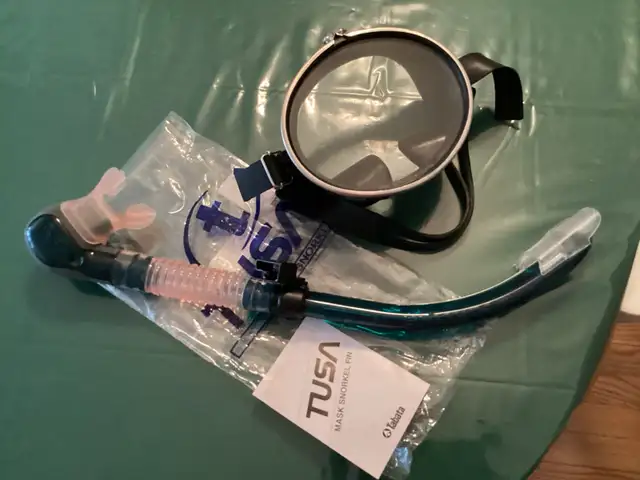 TUBA PROFESSIONNEL   MASQUE.    NEUFS